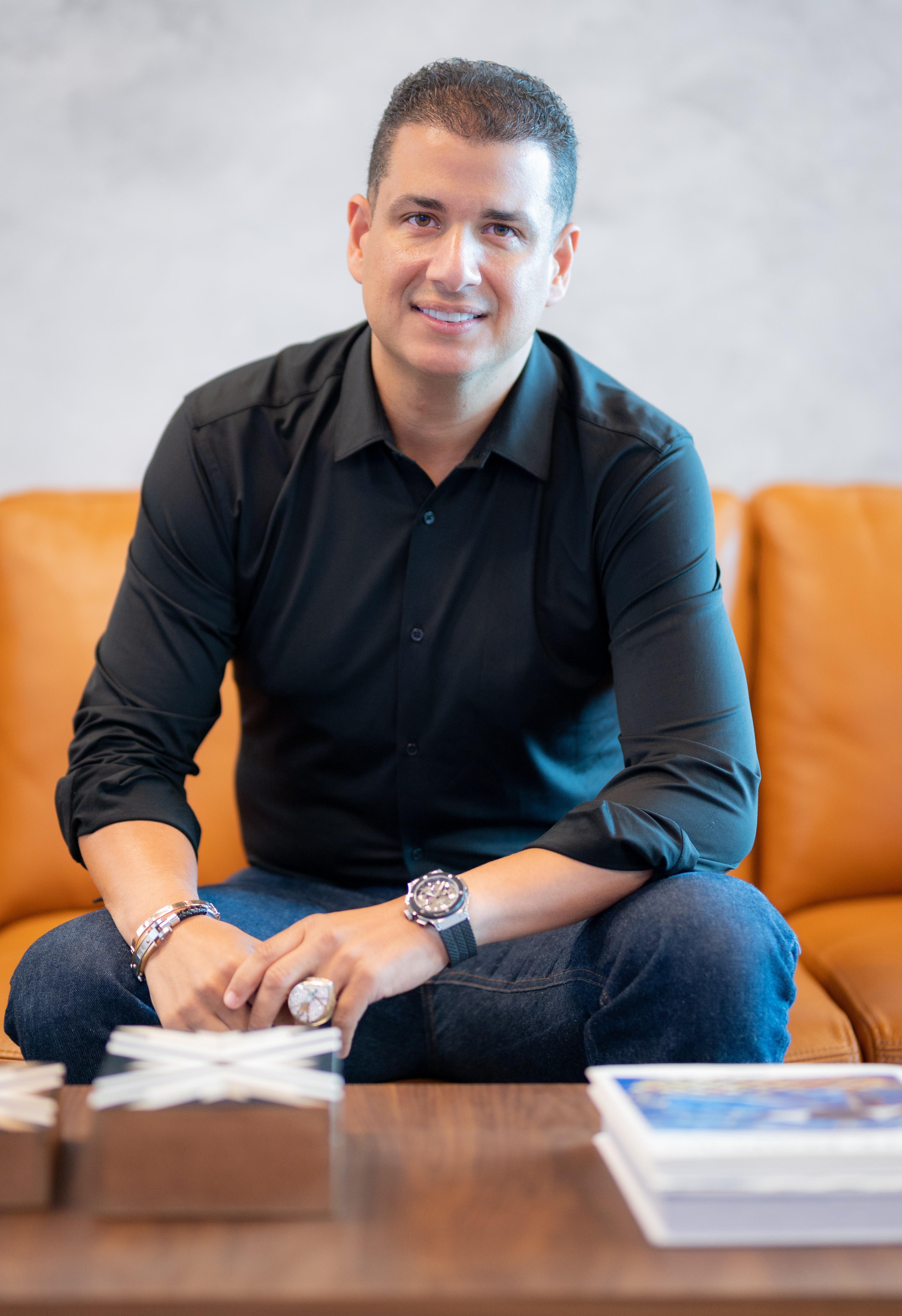 Julio M. Lama — liderazgo y comunidad